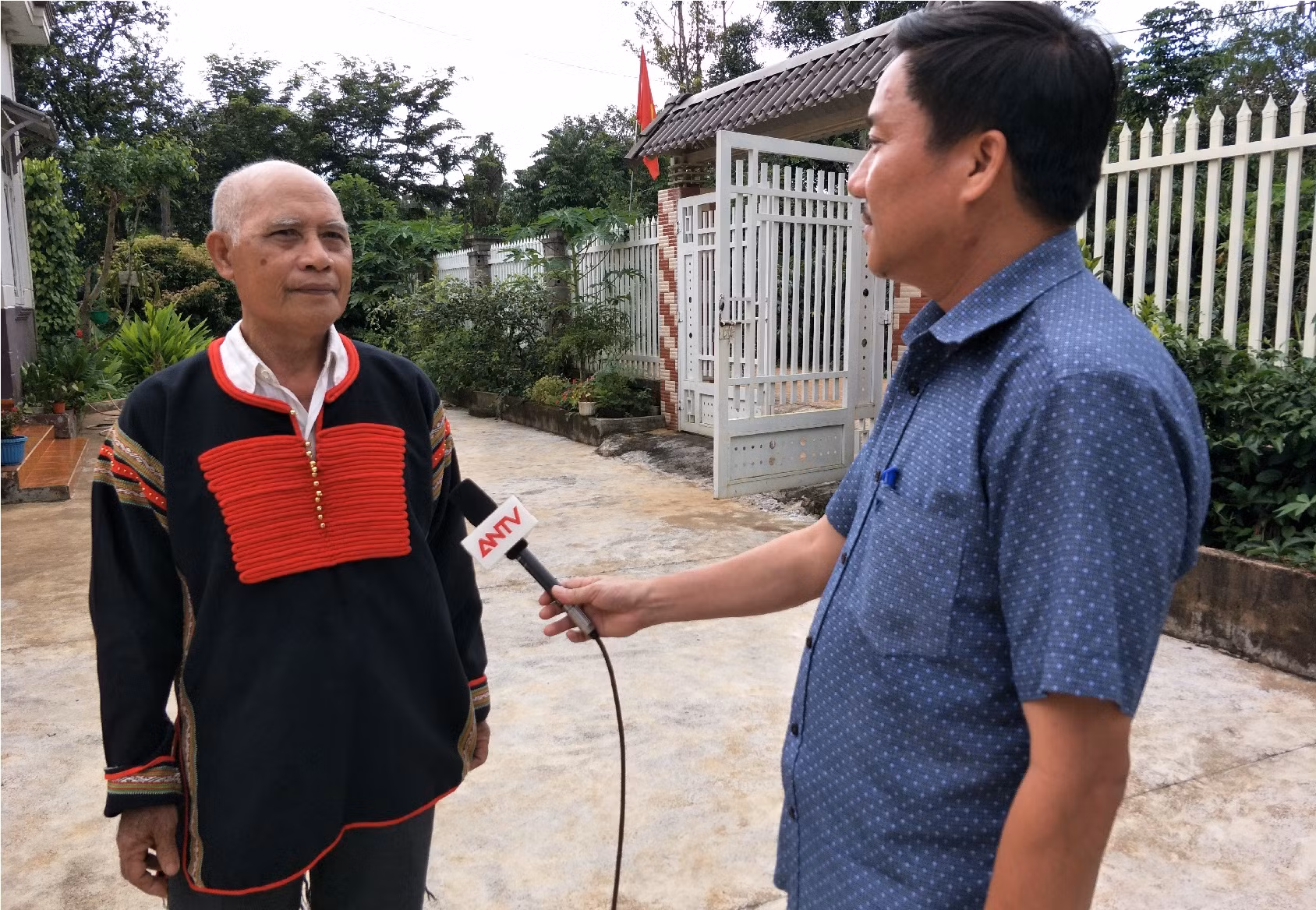 Chuyện về những người làm báo mang sắc phục Công an -0