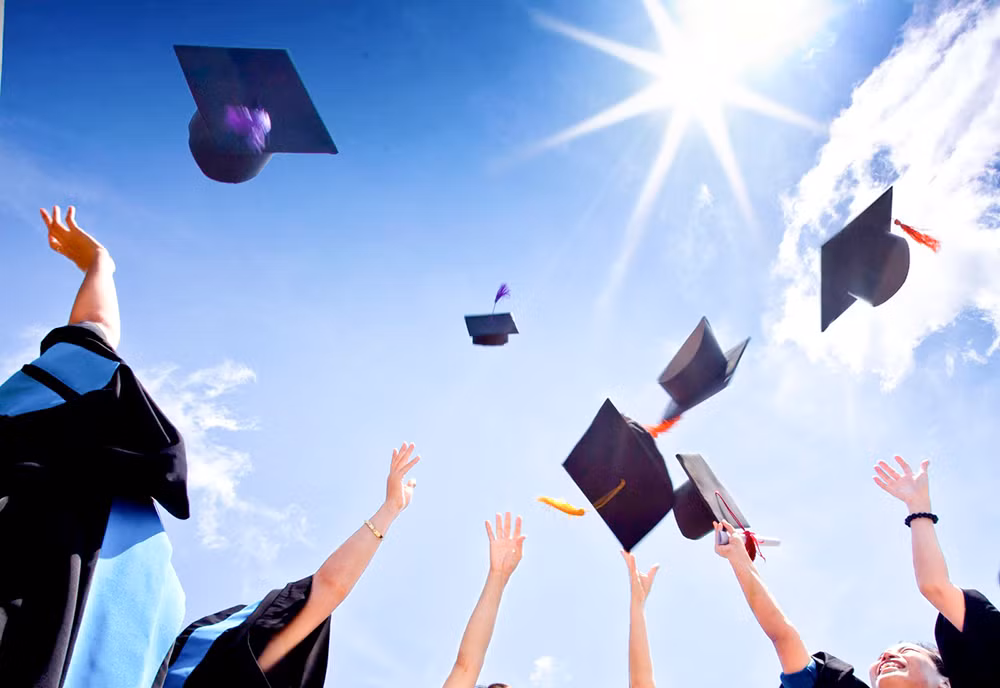 đại học là một vườn ươm để sinh viên phát triển bản thân.jpg -0