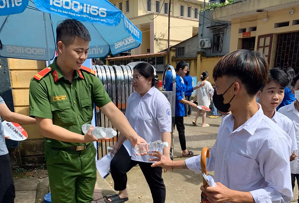 Tuổi trẻ Công an tiếp sức mùa thi tốt nghiệp THPT năm 2023 -1