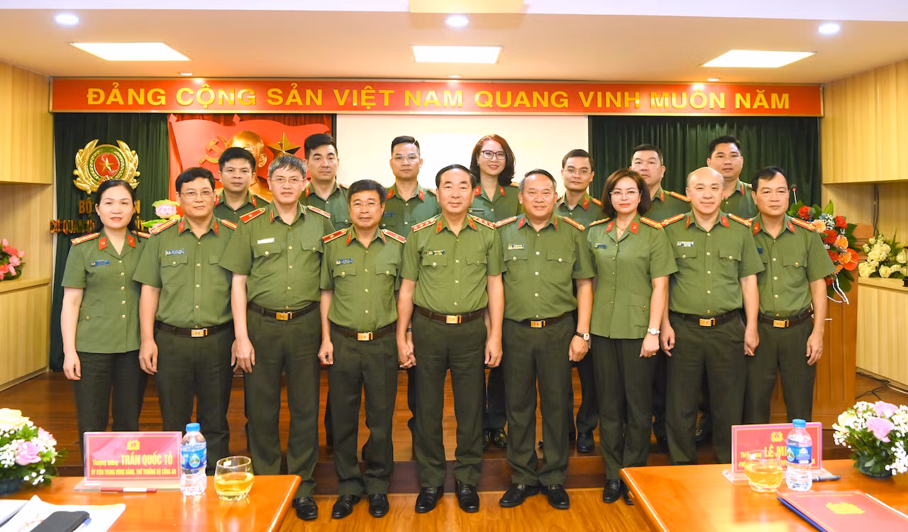 Trau dồi bản lĩnh chính trị, nghiệp vụ, pháp luật trong công tác kiểm tra, giám sát -0