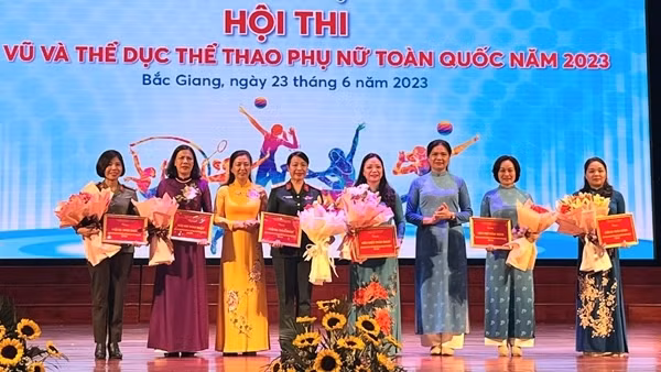 Hội Phụ nữ Bộ Công an đoạt Giải Ba toàn đoàn Hội thi dân vũ và thể dục thể thao phụ nữ toàn quốc