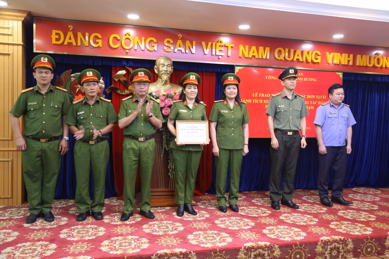 Trao thưởng cho các đơn vị khám phá các chuyên án lớn -0