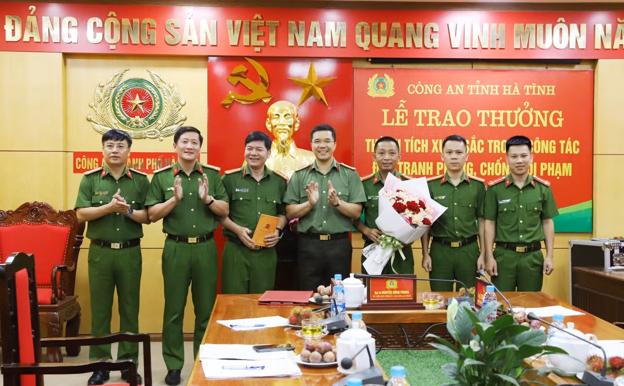 Hành trình triệt phá đường dây làm giấy tờ giả liên tỉnh quy mô lớn -0