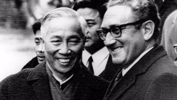Nobel và những điều kỳ thú Người Việt Nam đầu tiên đoạt giải Nobel