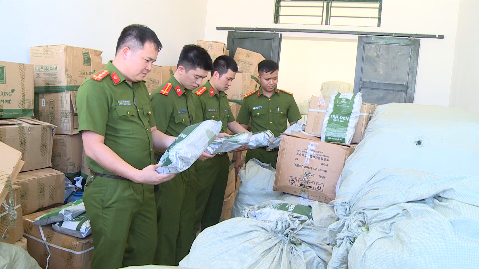 Phát hiện đường dây sản xuất, mua bán 2,7 tấn trà sữa giả -0