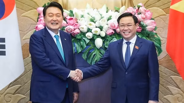 Chủ tịch Quốc hội Vương Đình Huệ hội kiến Tổng thống Hàn Quốc Yoon Suk Yeol