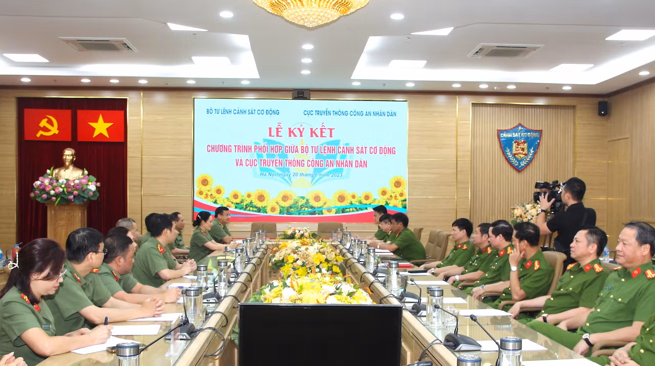 Tăng cường phối hợp, phản ánh sinh động thực tiễn công tác, chiến đấu của Cảnh sát cơ động -0