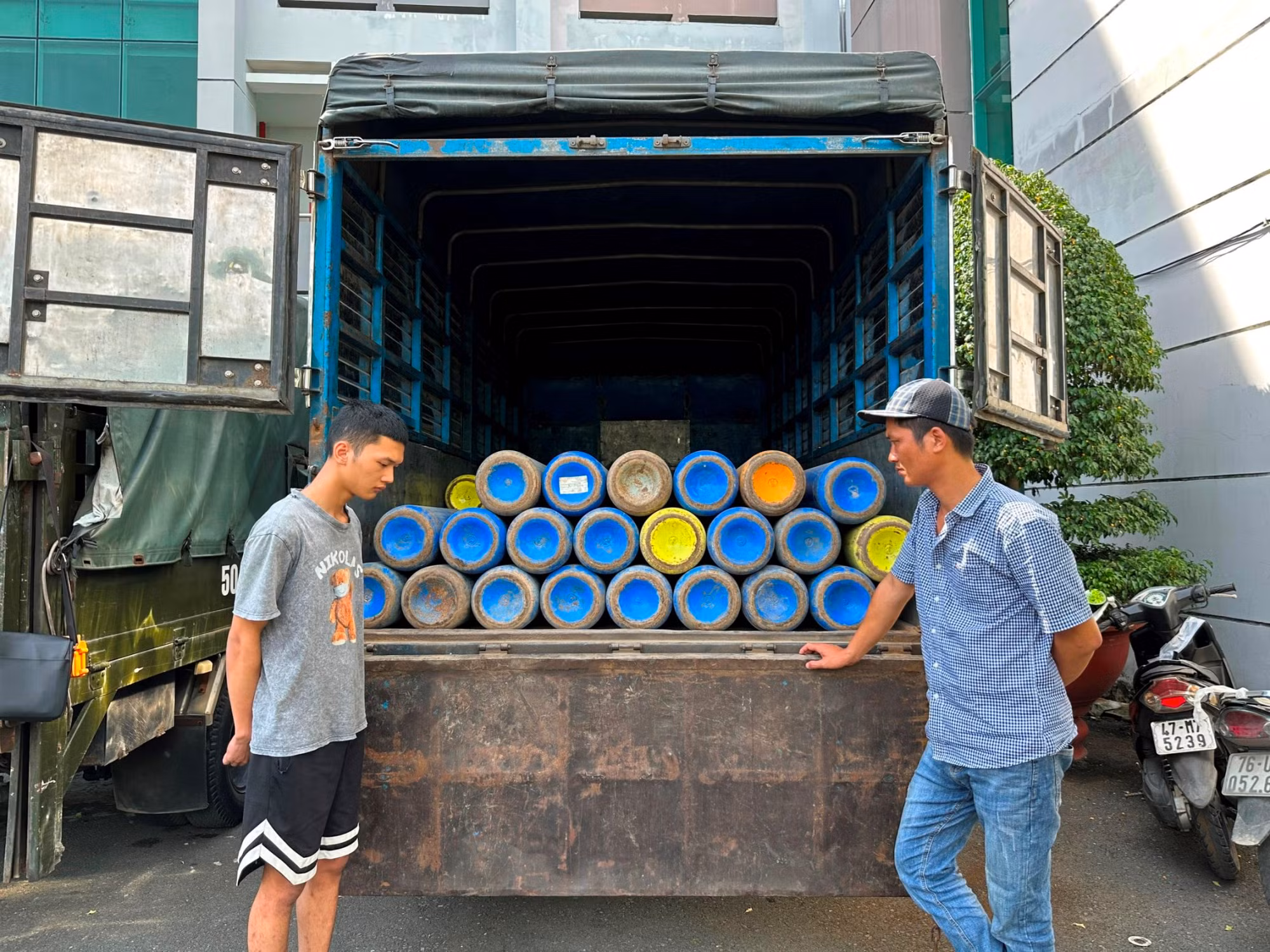 Công an TP Hồ Chí Minh phát hiện, ngăn chặn kịp thời hơn 21 tấn khí cười -1