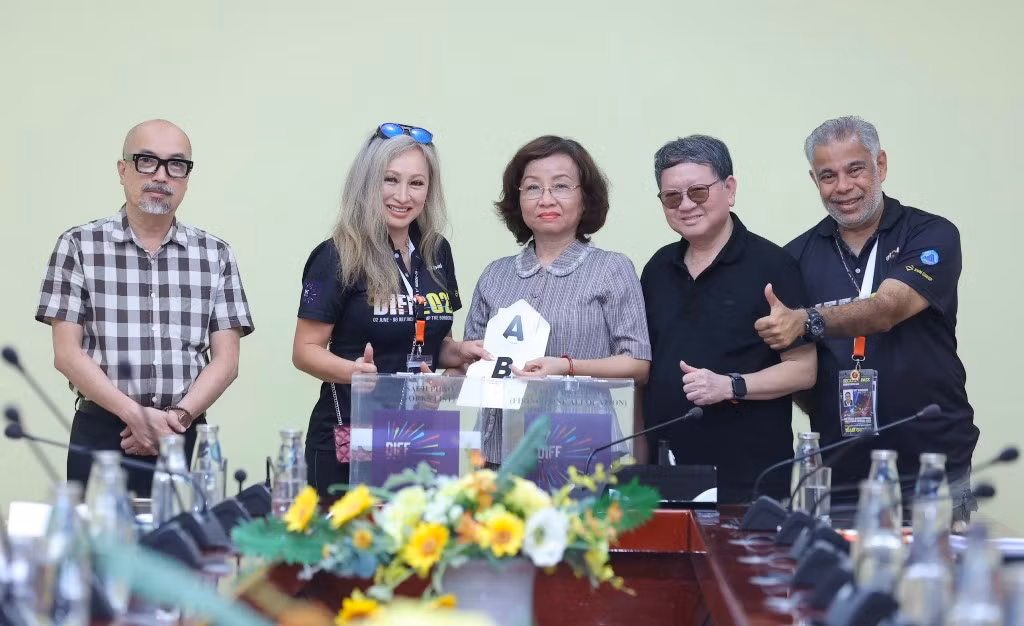 Pháp và Ý sẽ tranh ngôi vô địch DIFF 2023 trong đêm chung kết Lễ hội pháo hoa Quốc tế -0