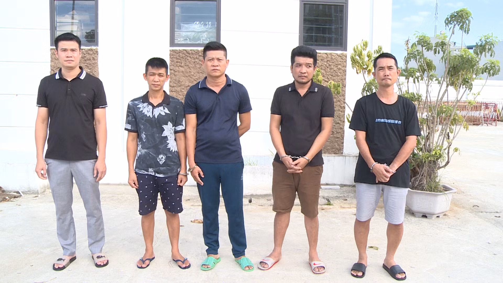 Phát hiện đường dây sản xuất, mua bán 2,7 tấn trà sữa giả -0