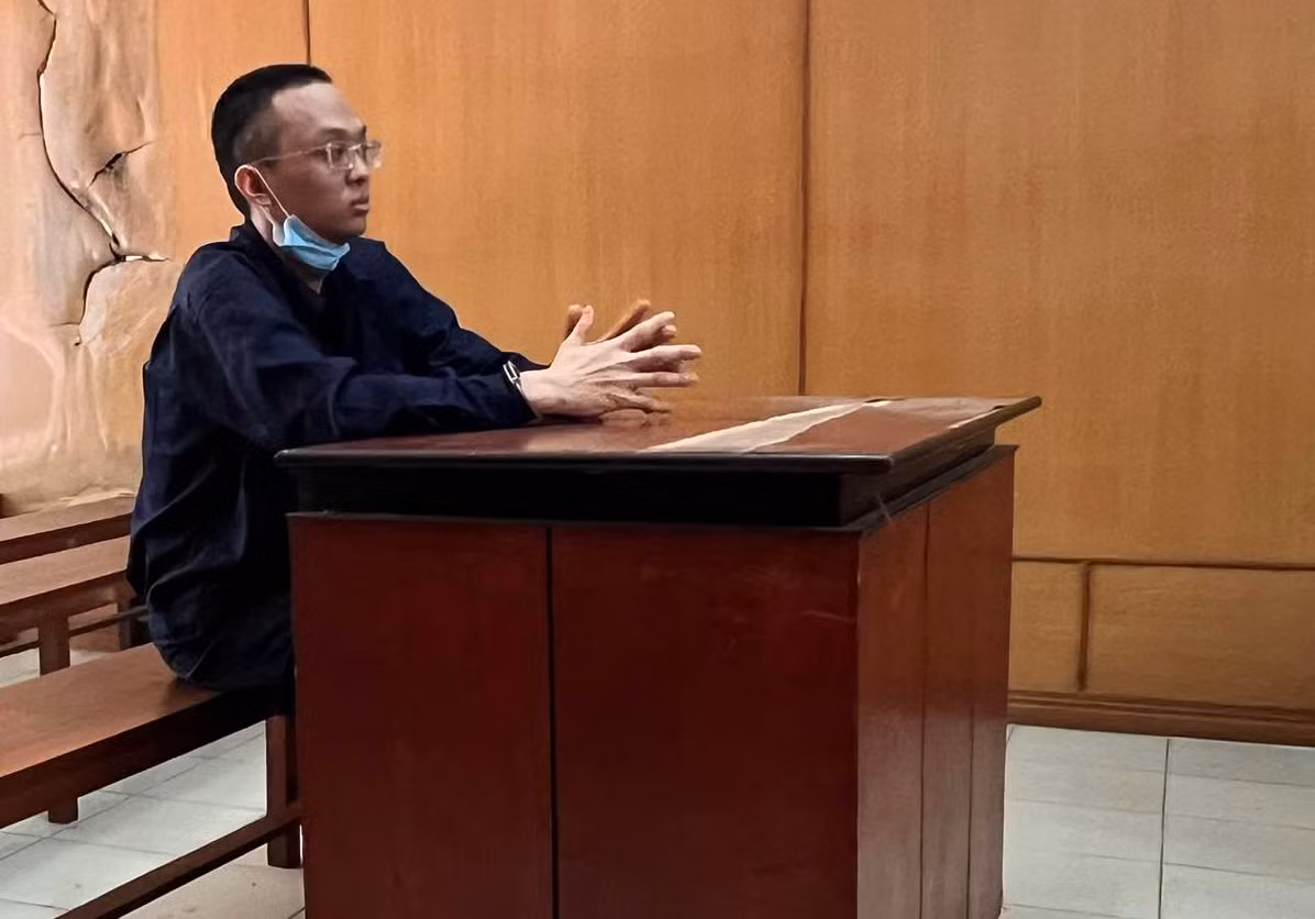 Thành viên của “Hội đồng phê” lãnh án -0