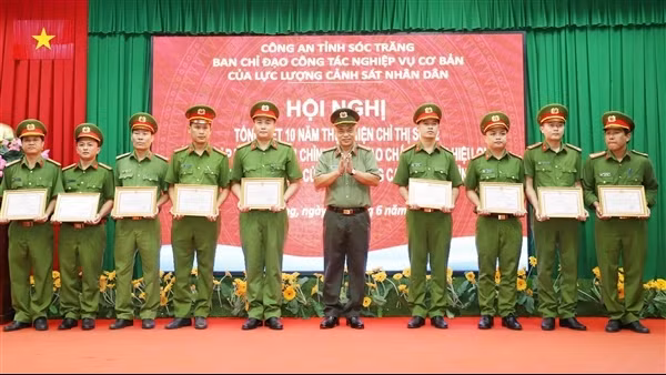 Khen thưởng nhiều tập thể, cá nhân xuất sắc trong công tác nghiệp vụ cơ bản ở Sóc Trăng