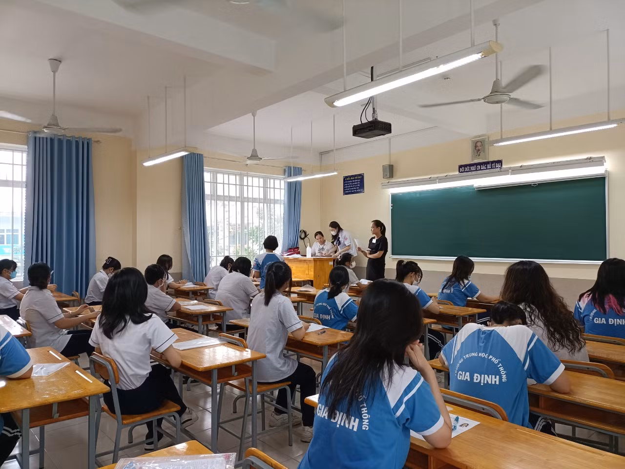 TP Hồ Chí Minh: Gần 85.000 thí sinh đến làm thủ tục dự thi kỳ tốt nghiệp THPT -0