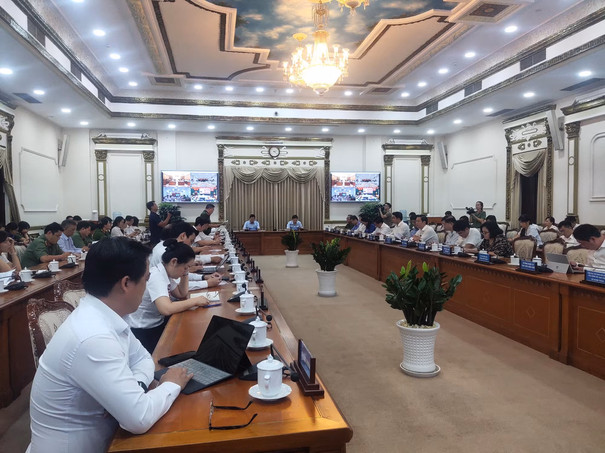Lấy người dân làm chủ thể để phục vụ tốt hơn nữa -0