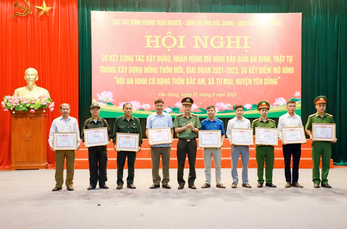 Phát huy vai trò mô hình quần chúng tham gia bảo đảm ANTT trong xây dựng nông thôn mới -1