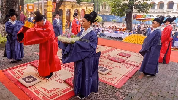 Độc đáo Tết Đoan Ngọ chốn hoàng cung Thăng Long