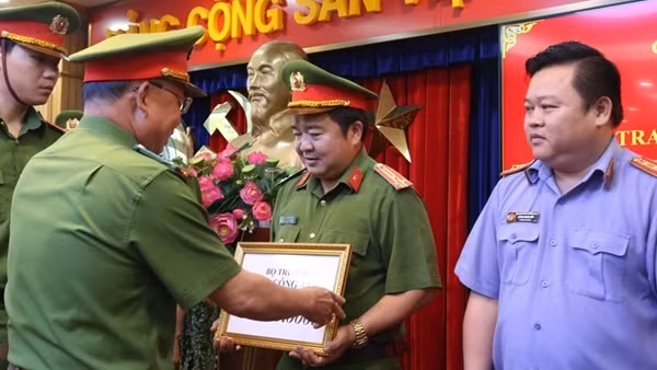 Trao thưởng cho các đơn vị khám phá các chuyên án lớn