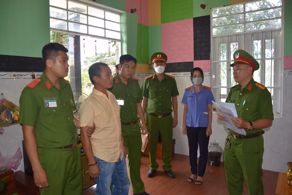 Bắt tạm giam Hải “3 mắt”, phó giám đốc công ty bảo vệ đập phá nhà dân -0