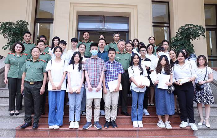 Luôn dành tình cảm tốt đẹp nhất cho con em, gia đình thương binh, liệt sĩ -0