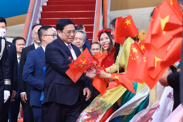 Thủ tướng Phạm Minh Chính tới Bắc Kinh, bắt đầu thăm chính thức Trung Quốc và dự Diễn đàn Kinh tế thế giới -4