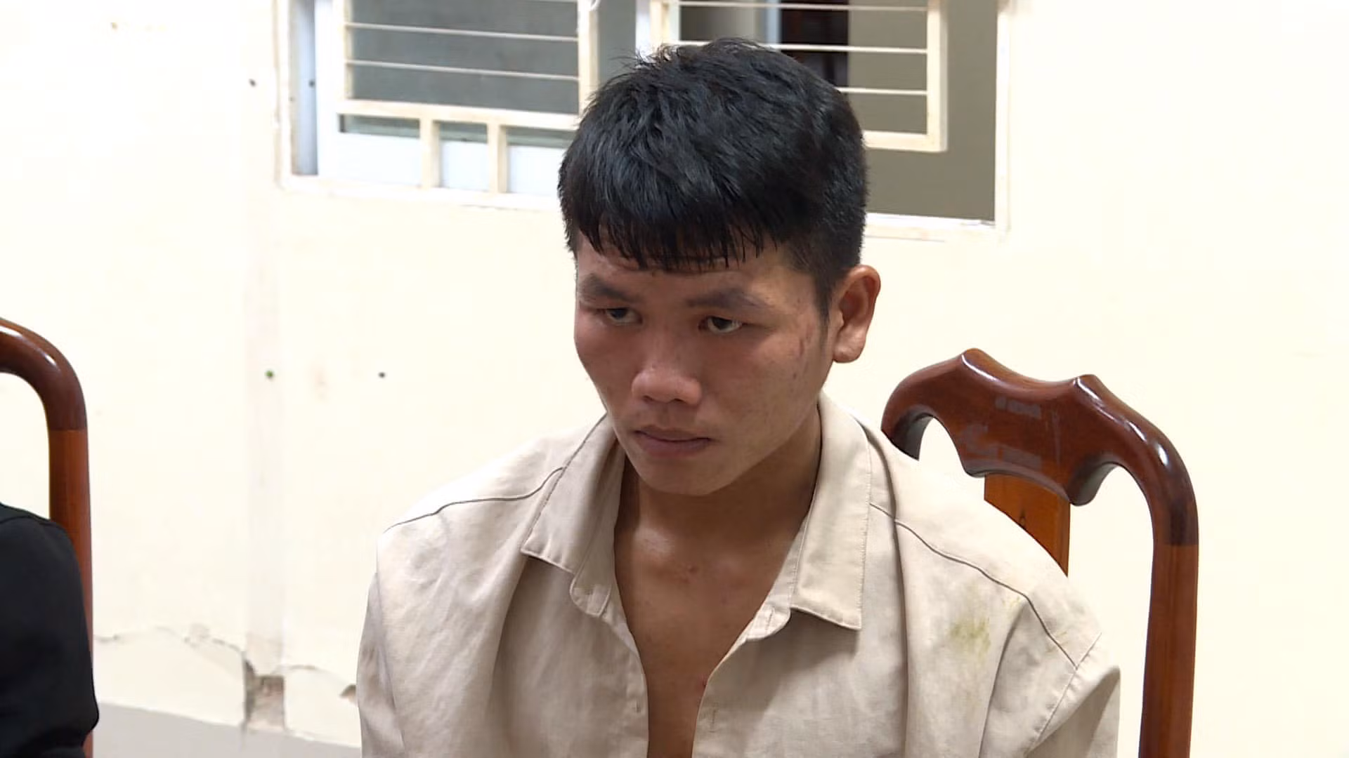 Tổ tuần tra Cảnh sát cơ động bắt đối tượng mua bán ma túy có mang theo súng đạn -0