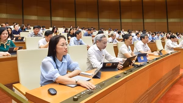 Người dân không cần mang CCCD, bảo hiểm y tế, giấy phép lái xe để thực hiện giao dịch