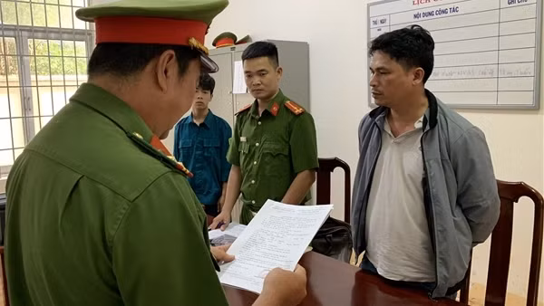 Khởi tố đối tượng lấy sổ đỏ người khác thế chấp để vay tiền