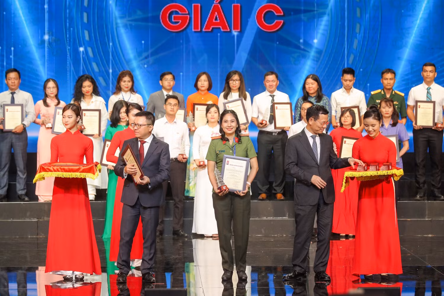 Báo chí cách mạng đóng góp quan trọng vào sự nghiệp xây dựng, bảo vệ Tổ quốc -0