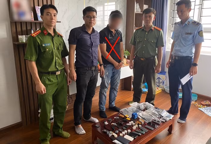 Triệt phá đường dây cung cấp thiết bị gian lận thi cử trước kỳ thi THPT Quốc gia -0