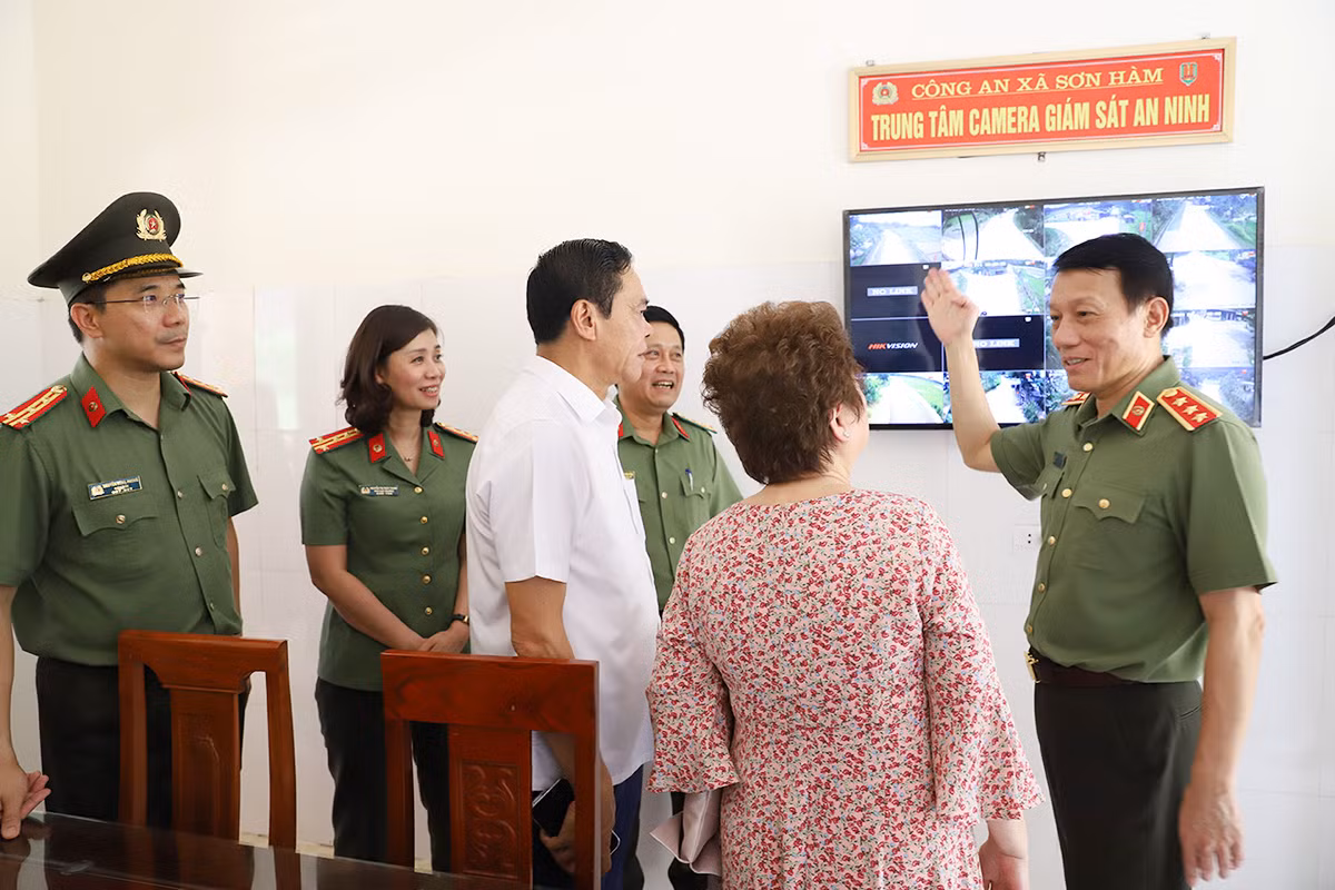Bộ Công an trao tặng 1.000 ngôi nhà cho các hộ gia đình khó khăn ở Hà Tĩnh -0