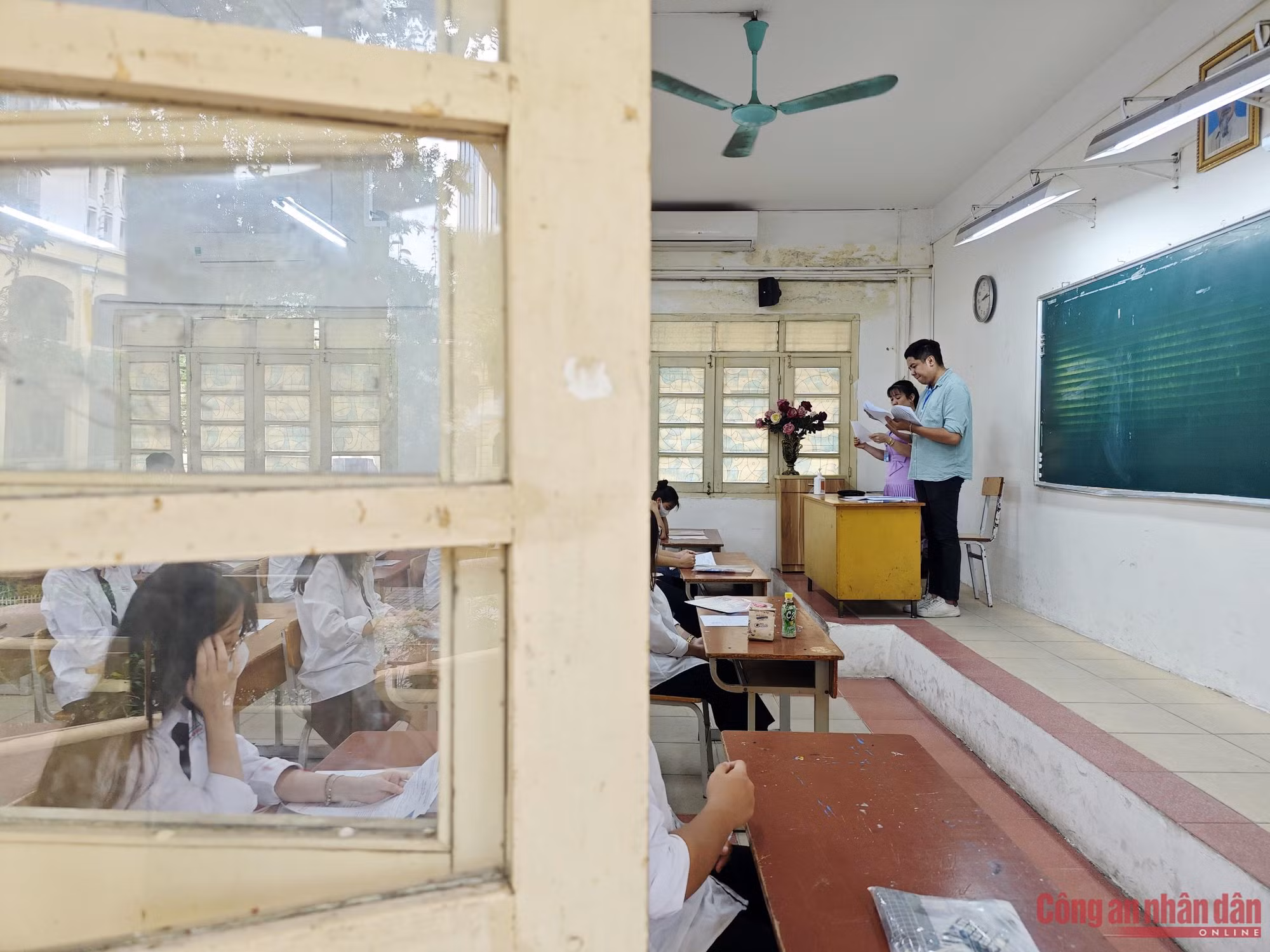 Sĩ tử Hà thành háo hức làm thủ tục dự thi THPT Quốc gia -6