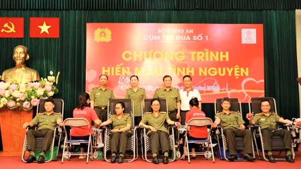 Lan toả tinh thần nhân ái từ chương trình hiến máu tình nguyện của Cụm thi đua số 1