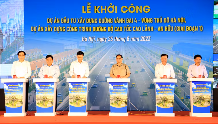 Thủ tướng bấm nút khởi công 2 dự án cao tốc quan trọng