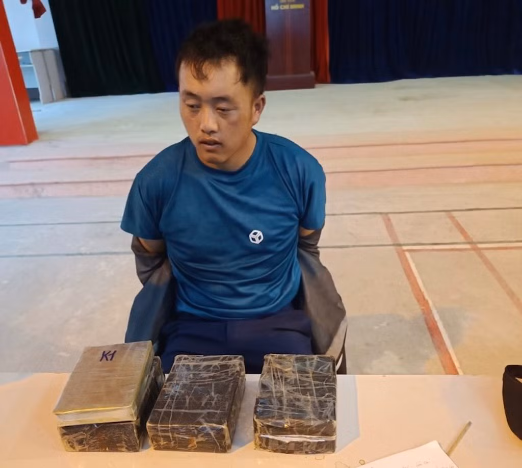 Bắt 3 đối tượng, thu 16 bánh heroin -1