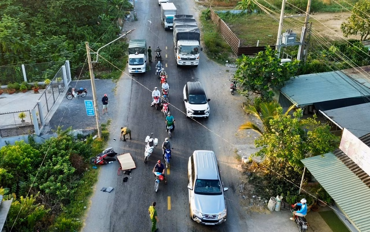 Truy đuổi xe đầu kéo gây tai nạn chết người rồi rời hiện trường -0