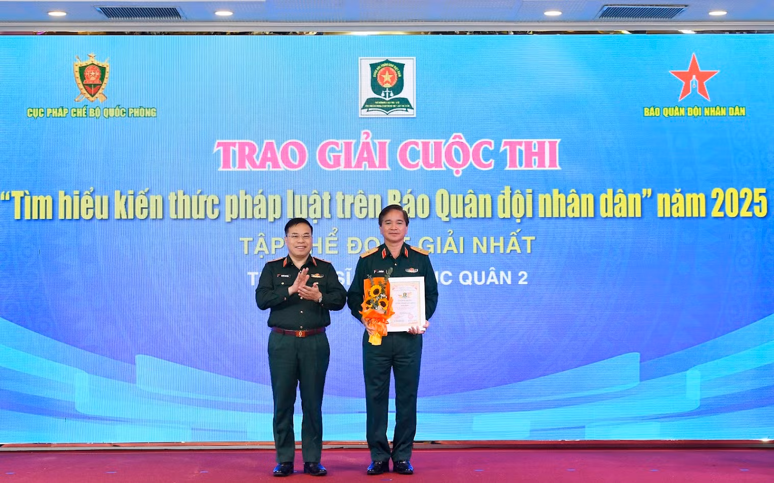 Trao giải cuộc thi “Tìm hiểu kiến thức pháp luật trên Báo Quân đội nhân dân” năm 2025 -0