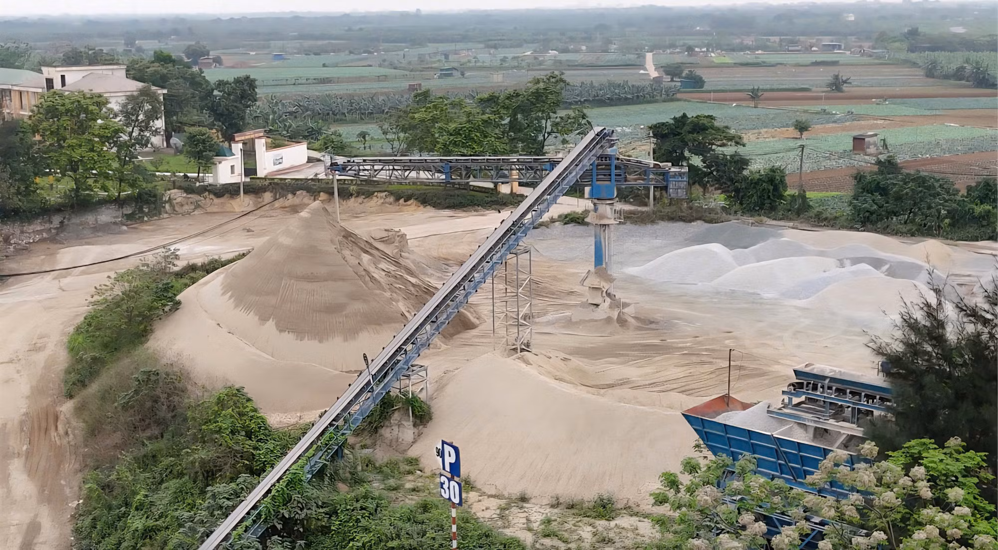 Hà Nội: Lỏng lẻo trong công tác quản lý, xử lý hoạt động bến bãi dọc các tuyến sông -0