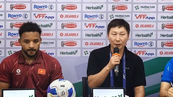 HLV Kim Sang Sik nói gì sau chiến thắng trước Malaysia?