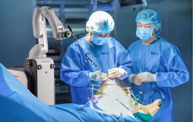Lần đầu tiên tại Việt Nam thay khớp gối bằng robot trí tuệ nhân tạo -0