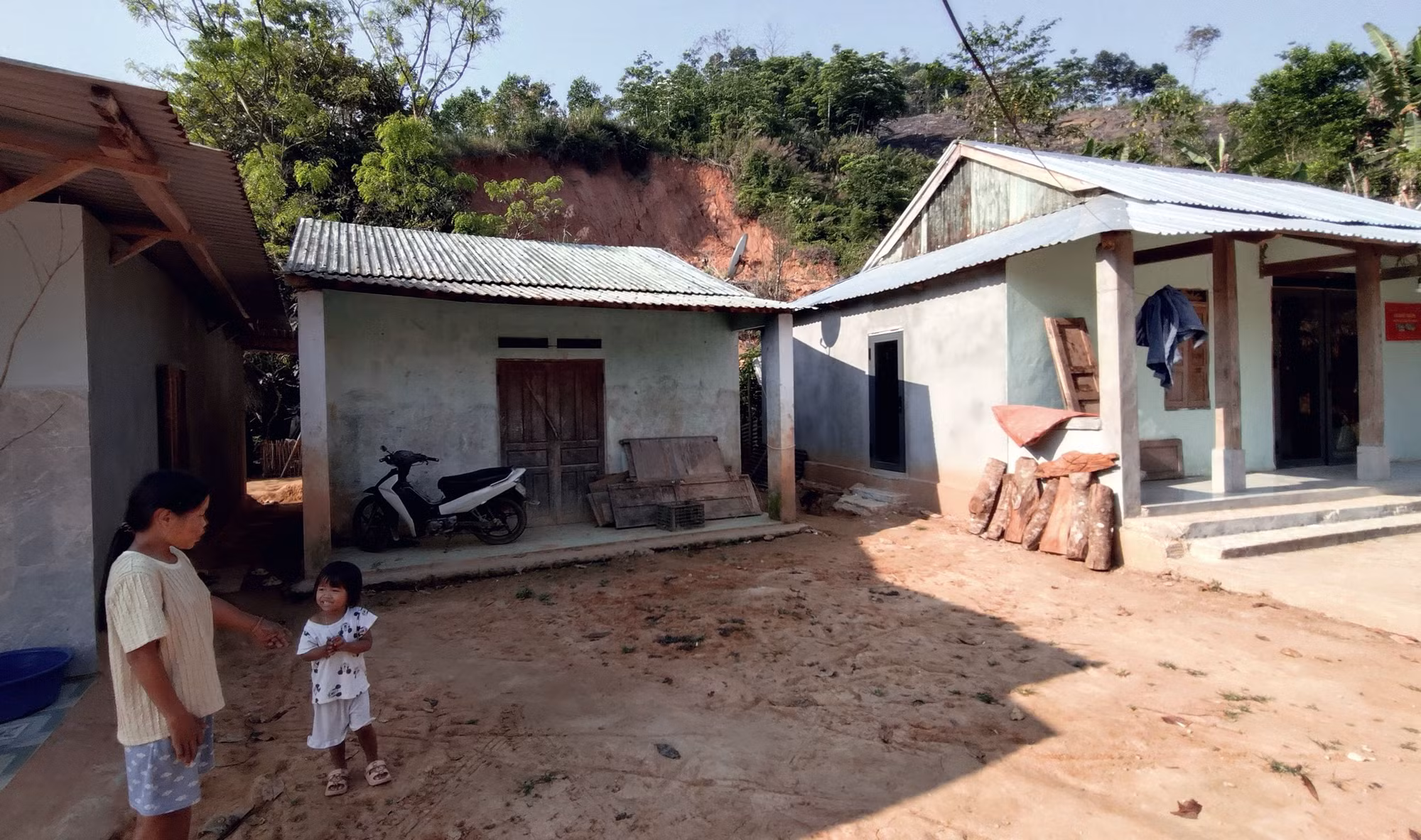 Khẩn cấp tái thiết làng sạt lở A Điêu -0