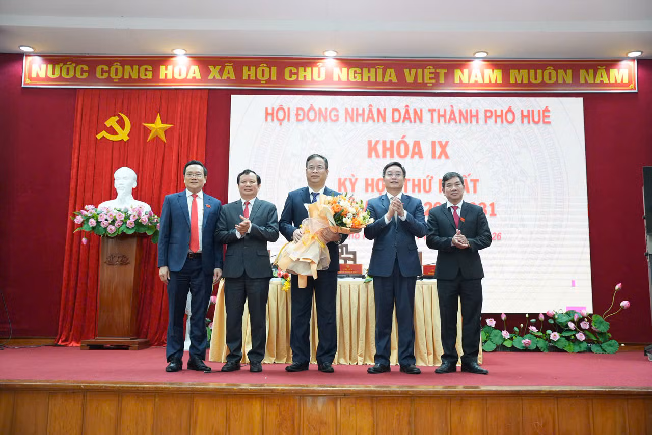 Bầu Chủ tịch và 4 Phó Chủ tịch UBND TP Huế nhiệm kỳ mới -0