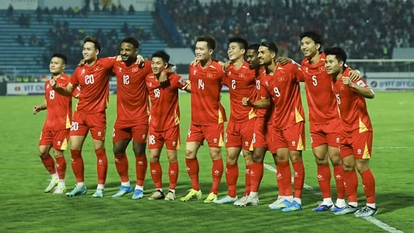 Xuân Son lập cú đúp, ĐTQG Việt Nam đánh bại Malaysia trên sân Thiên Trường