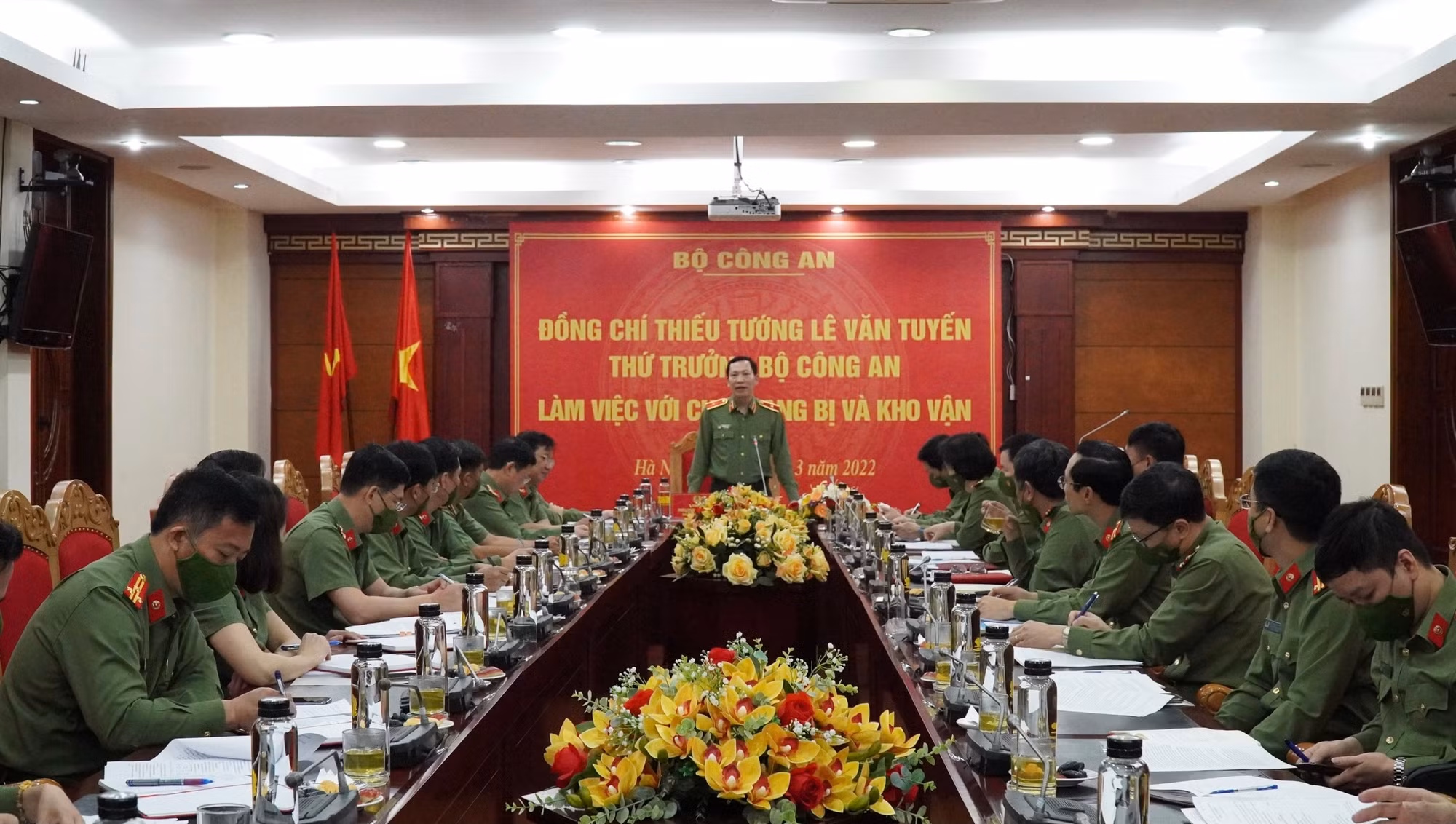 Tăng cường công tác quản lý nước về trang bị và kho vận -0