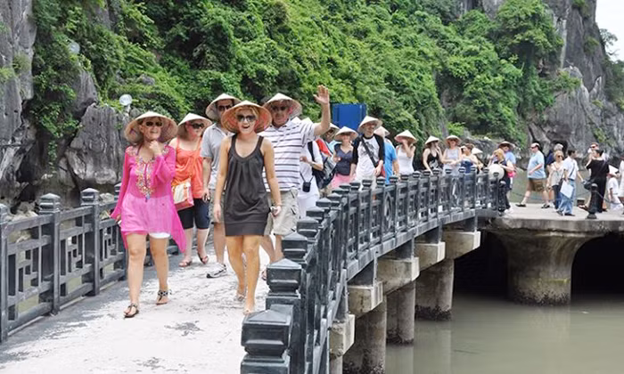 Khách quốc tế đến Việt Nam tăng 2,2 lần so với cùng kỳ năm trước -0