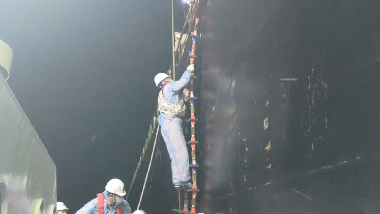 Điều tàu ra biển cứu nạn thủy thủ nước ngoài nhồi máu cơ tim -1