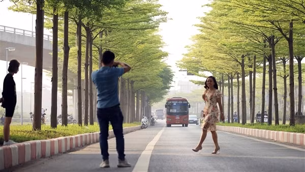 Bất chấp nguy hiểm, "sống ảo" trên con đường đẹp như mơ