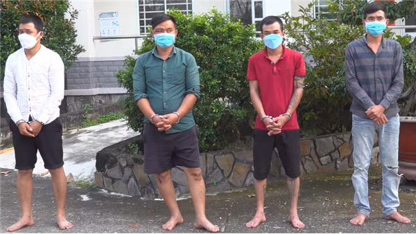 Rình người nhậu say rời quán để... cướp xe máy ảnh 3