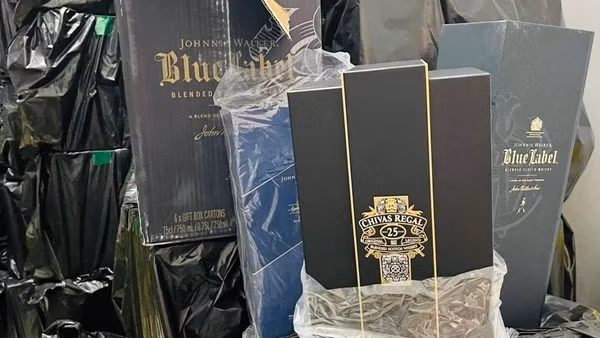 Thu giữ lô rượu ngoại nhập lậu trị giá 1,2 tỷ đồng