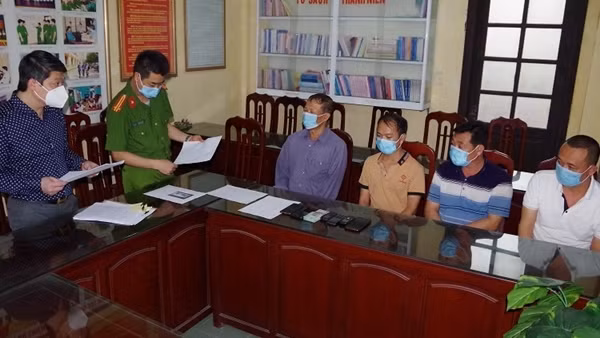 Tổ chức đường dây lô đề ngay trong công ty ảnh 5