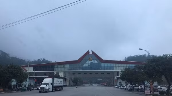 Việt Nam-Trung Quốc nhất trí phối hợp tháo gỡ vướng mắc thông quan cửa khẩu biên giới ảnh 3